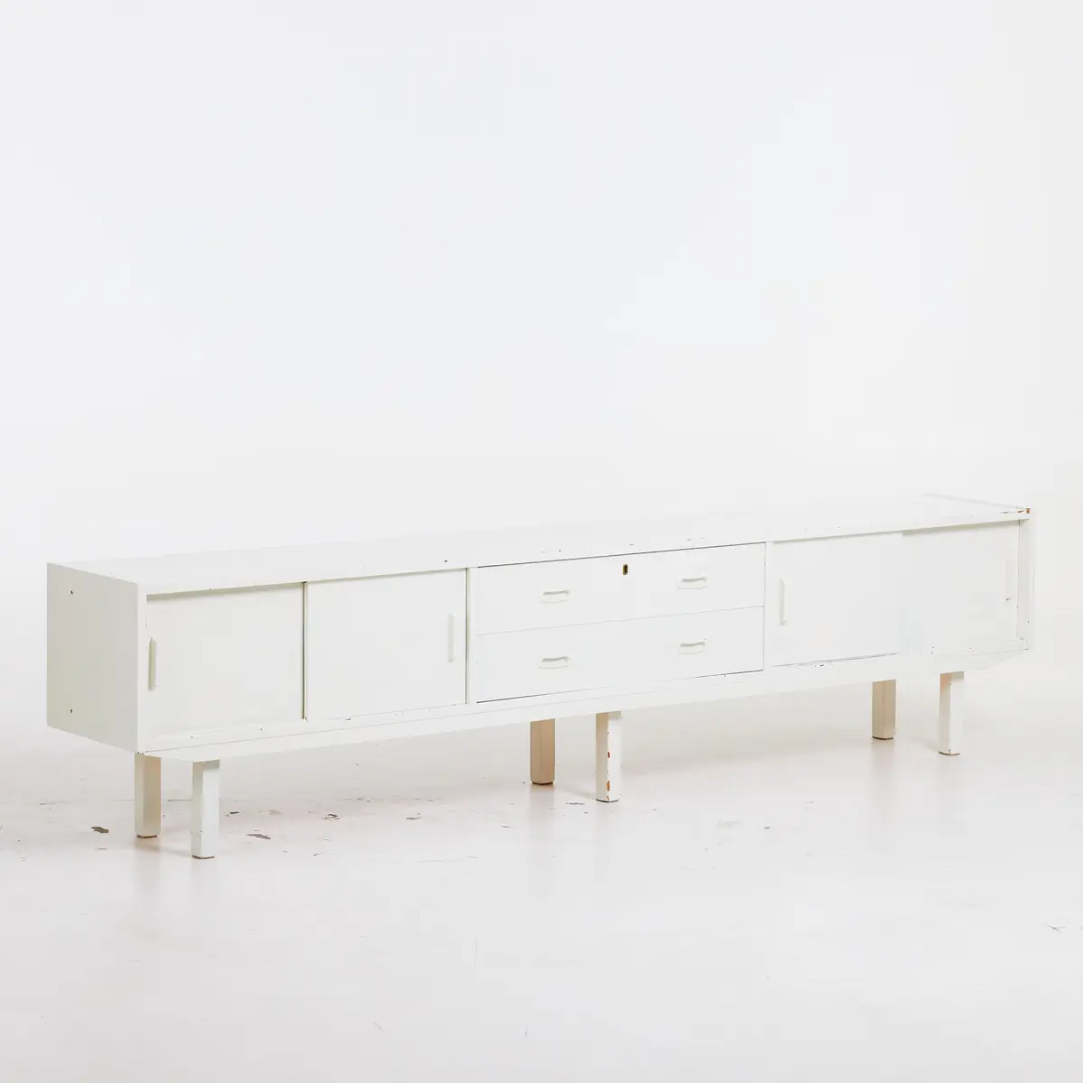 SIDEBOARD, 1960-tal, skjutdörrar samt mittenparti med utdragbara lådor