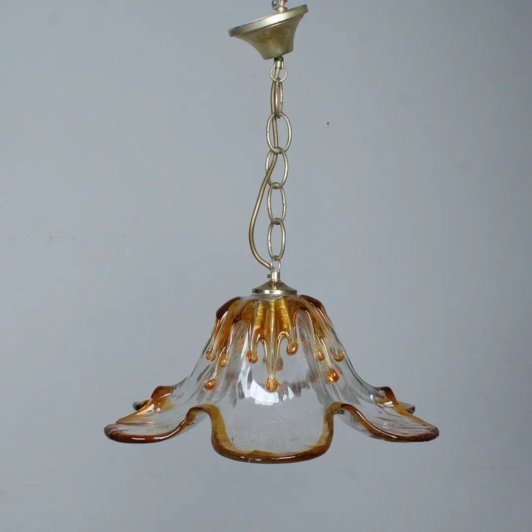 Italienische Deckenlampe in Blütenform der 1970er.