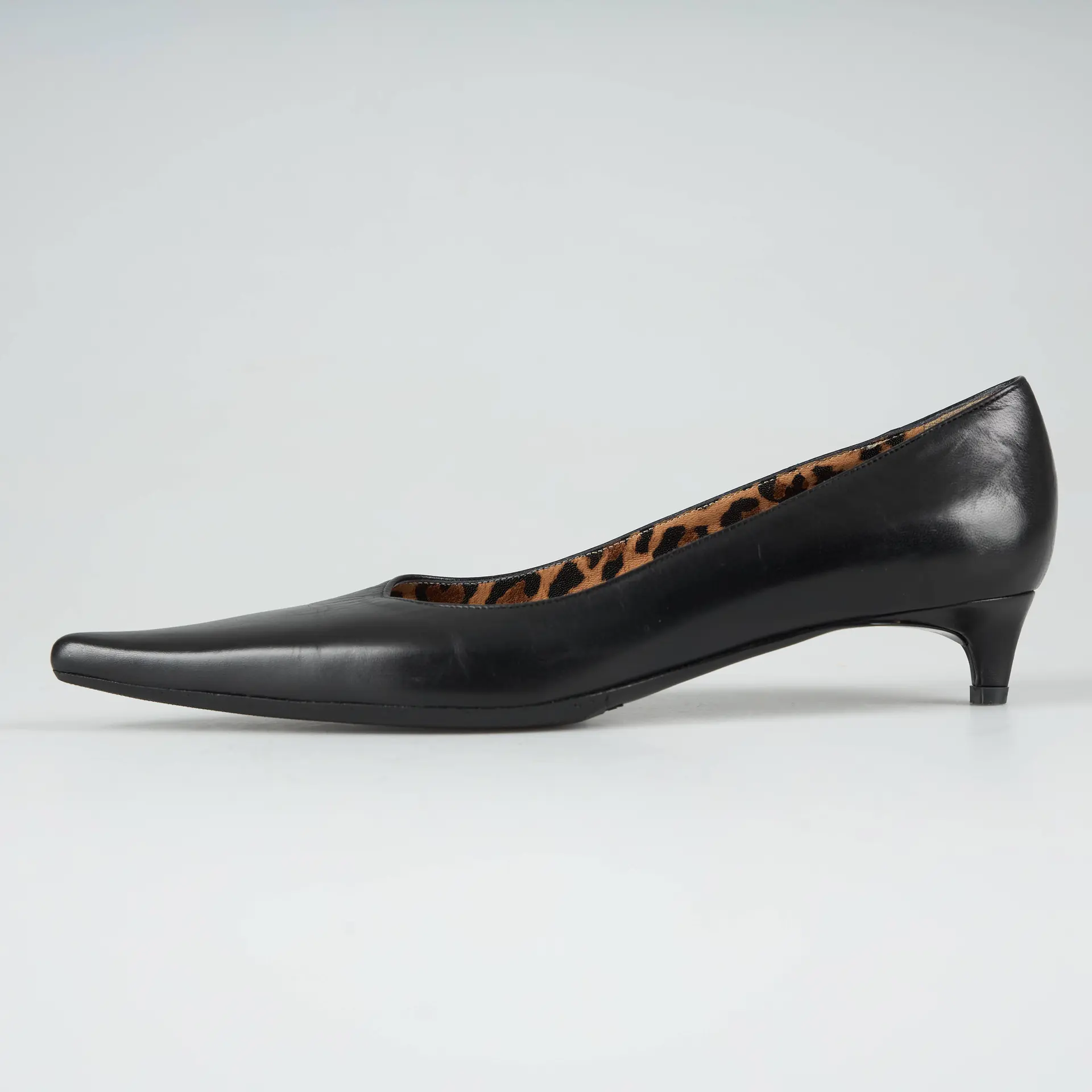 DOLCE & GABBANA. Kitten heels.