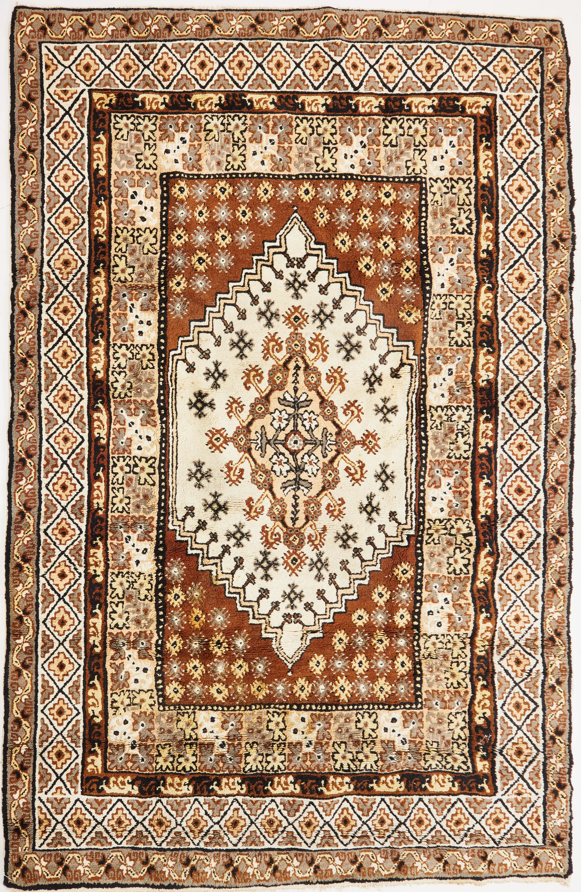 ORIENTMATTA. Ull, ca 290x190 cm.