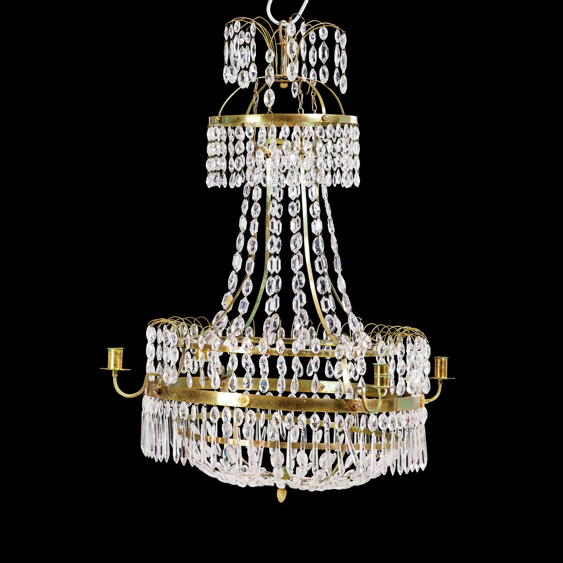 LJUSKRONA. Karl Johan, stomme i mässing, behängd med olikslipade prismor