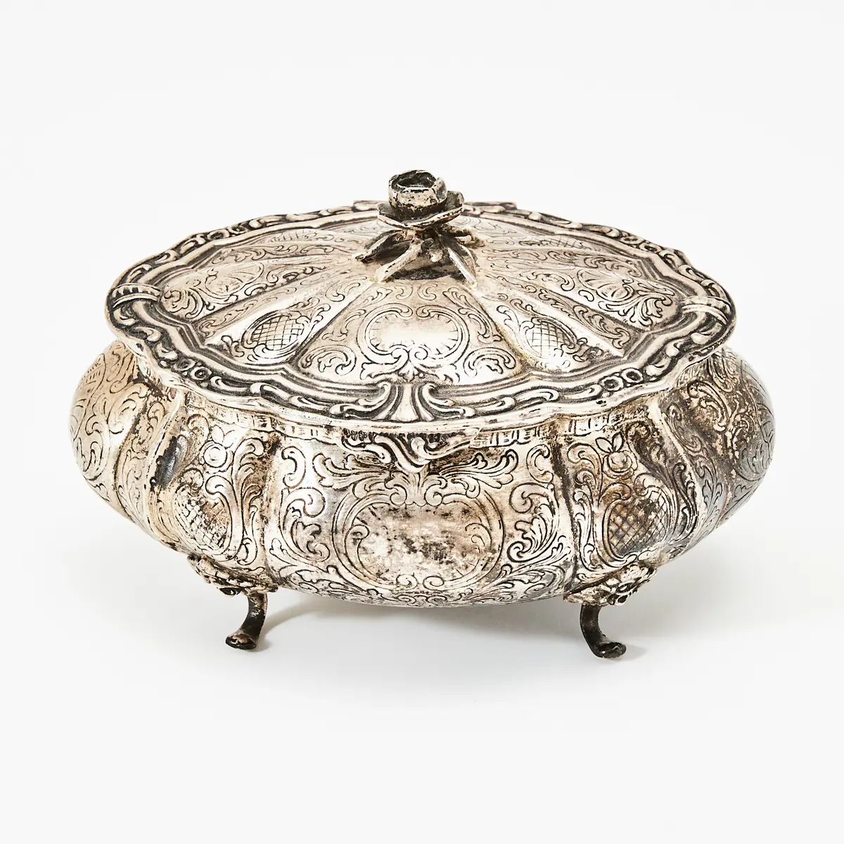 SKRIN, silver, graverad dekor, lock krönt av ros, JL Hultman, Stockholm 1950.