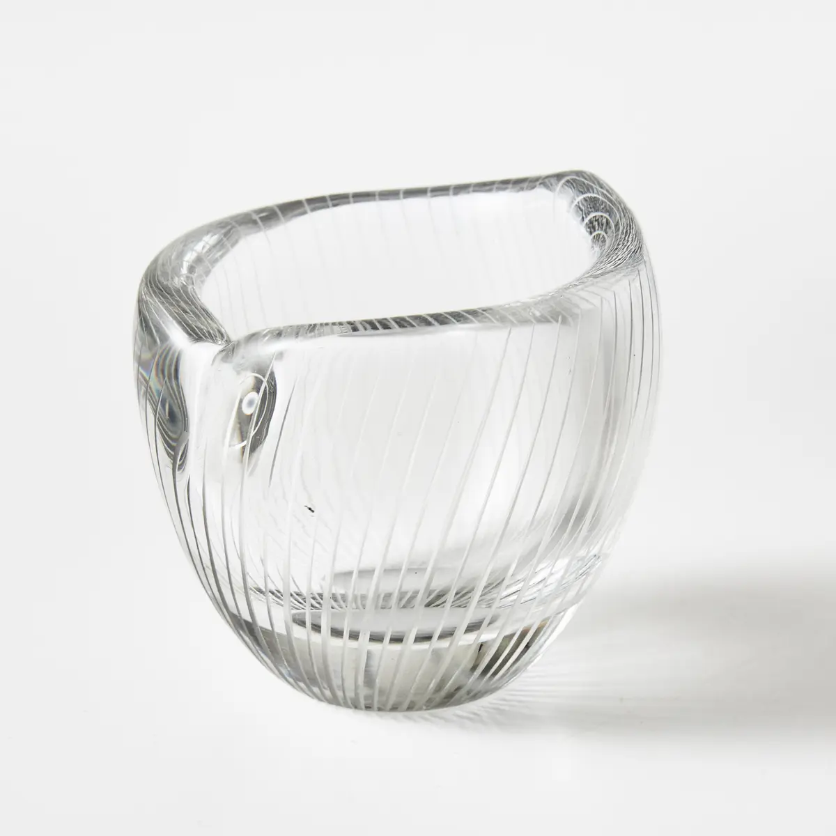TAPIO WIRKKALA. Vas, kamslipat glas, Iittala modell 3132, 1950-tal. Signerad.