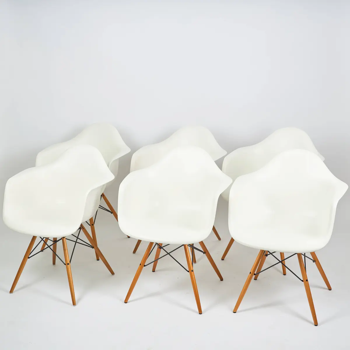 CHARLES & RAY EAMES. Karmstolar, 6 st. "DAW", för Vitra, ursprungligen