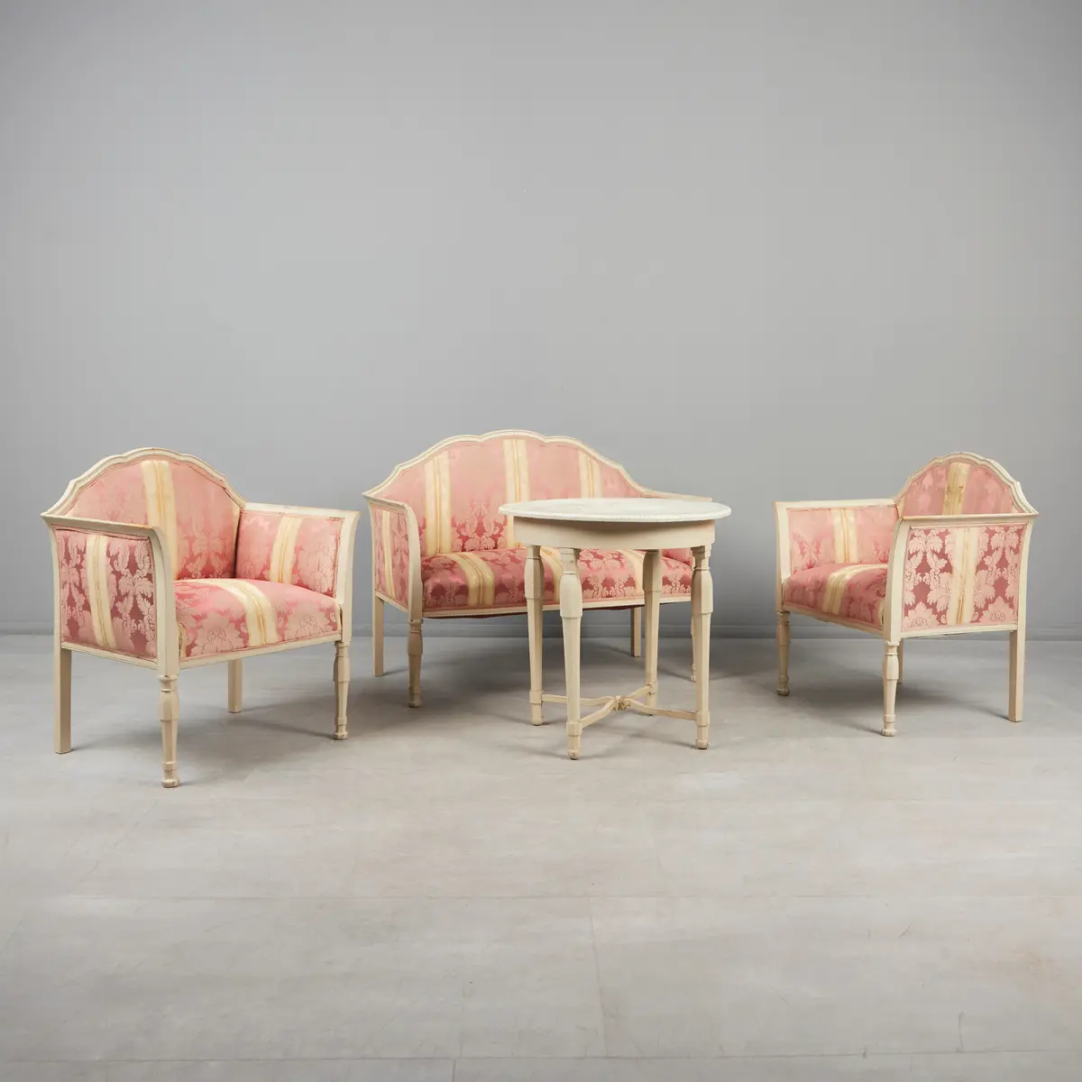 BIEDERMEIER Sitzgruppe, Sofa, 2 Sessel, Tisch, Holz, Textil, 20. Jahrhundert.