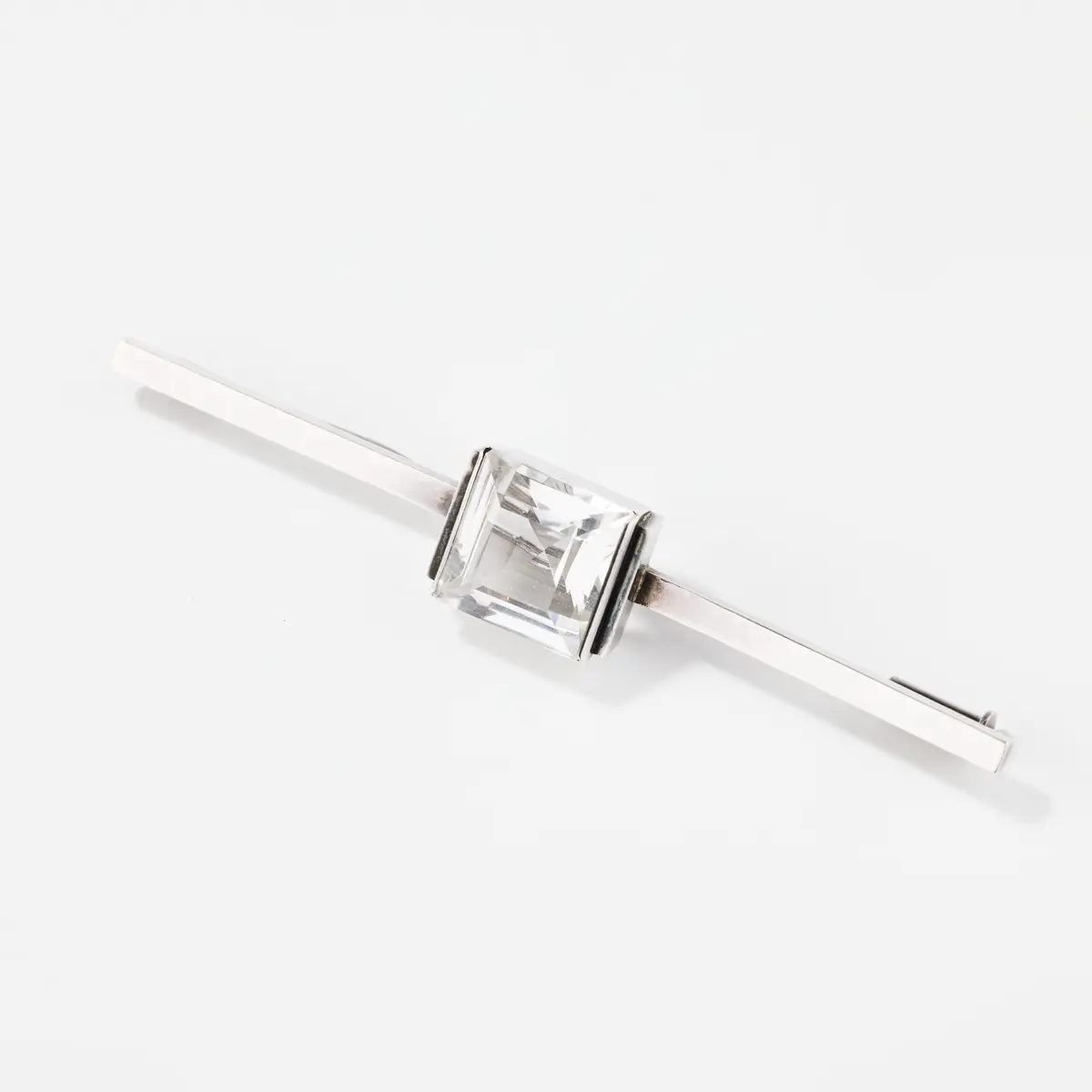 WIWEN NILSSON. Brosch, sterlingsilver och bergkristall, Lund 1943.