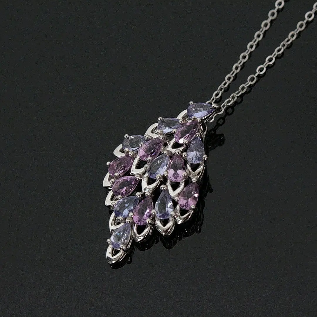 Kette mit Anhänger, besetzt mit Tansanit und Amethyst, 925er Silber.