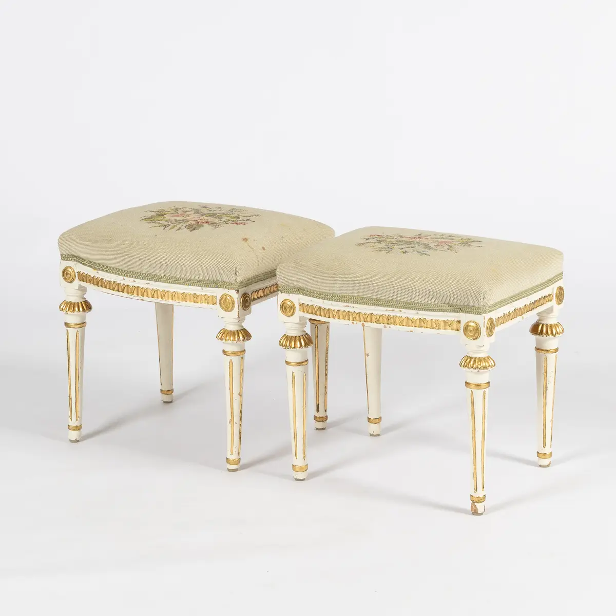 TABURETTER, ett par, sengustavianska, 1800-tal.