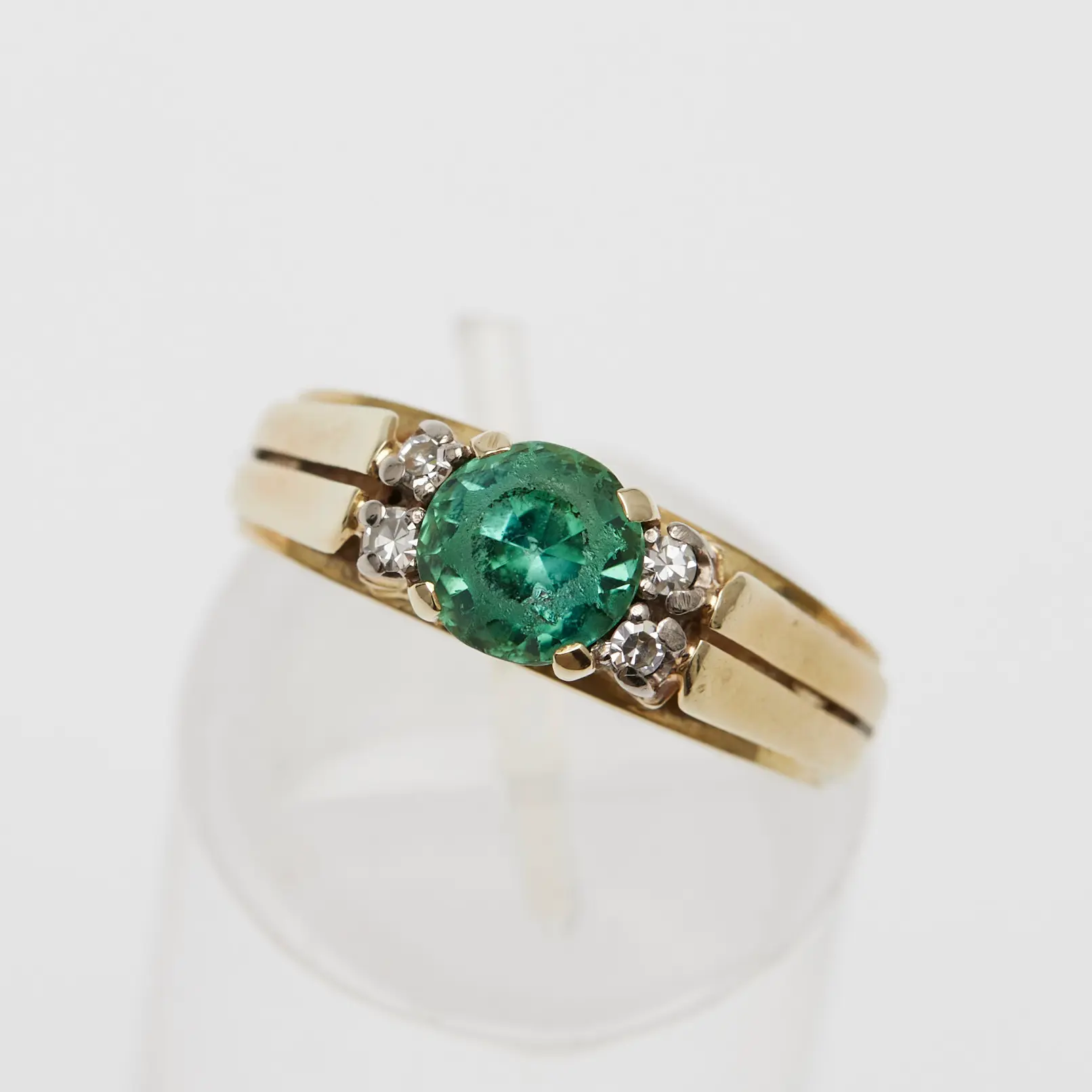 RING, 585er Gelbgold, Synthetischer Smaragd, Brillianten.