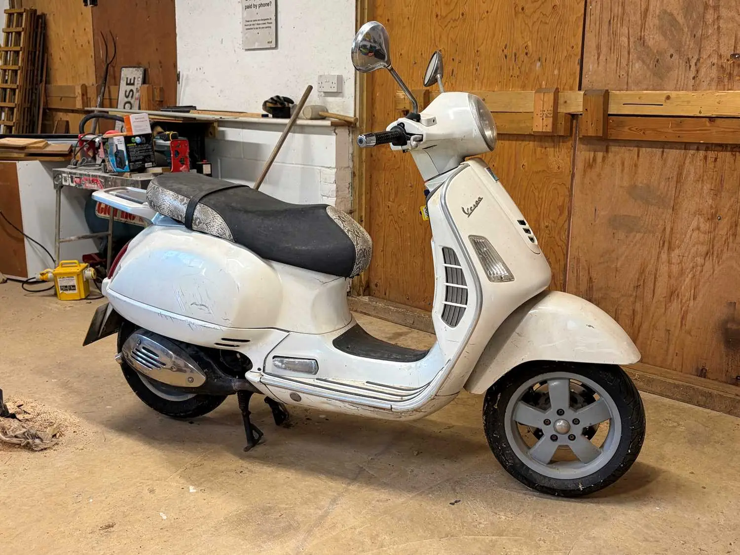 2006 Piaggio Vespa 125cc scooter