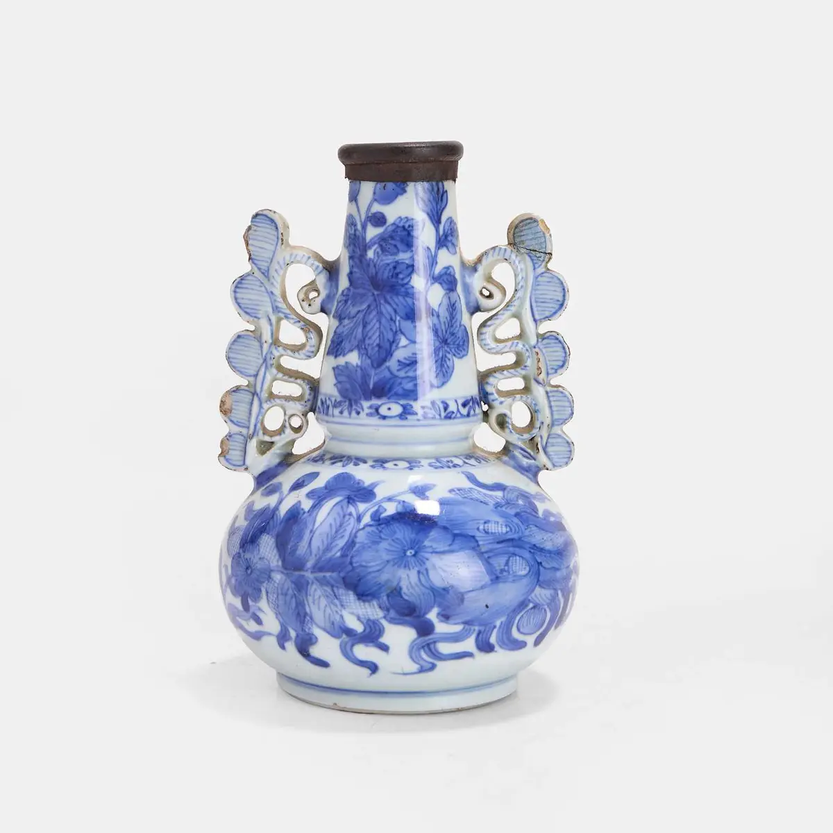 A Chinese blue and white Venetian-style vase Kangxi (1662-1722)