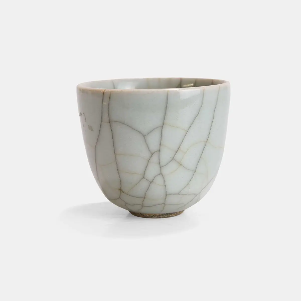A Chinese Ge-type cup mid-Qing dynasty