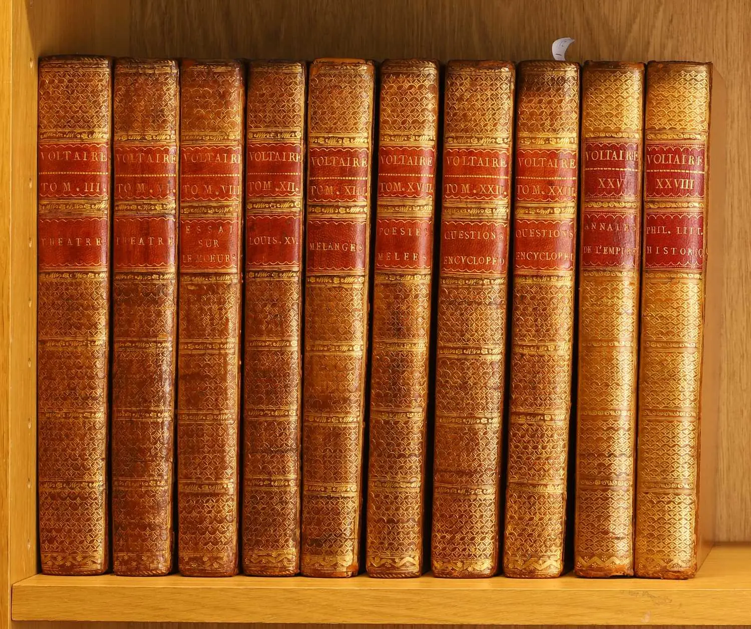 VOLTAIRE (FRANCOIS MARIE AROUET DE): Oeuvres complètes, in 30 Volumes.