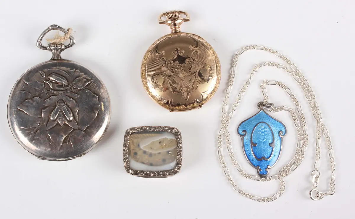 A white metal and agate rectangular vinaigrette with a pierced and