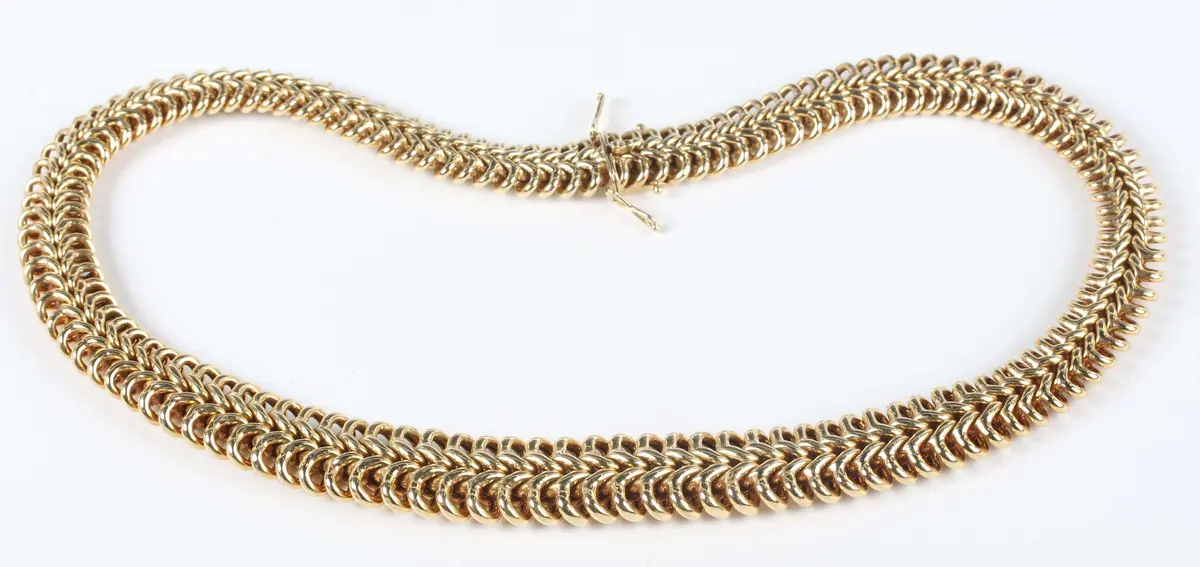 A Dutch gold collar necklace in a slightly graduated woven link design