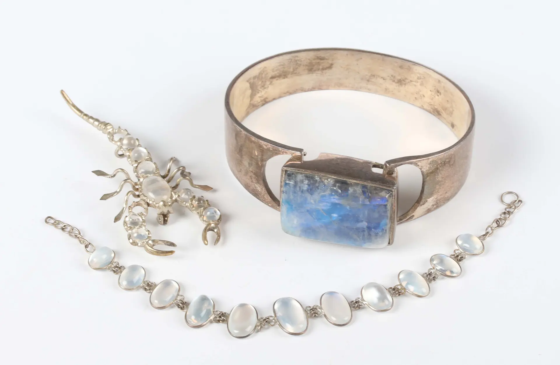 A white metal and labradorite oval sprung bangle, unmarked, inside
