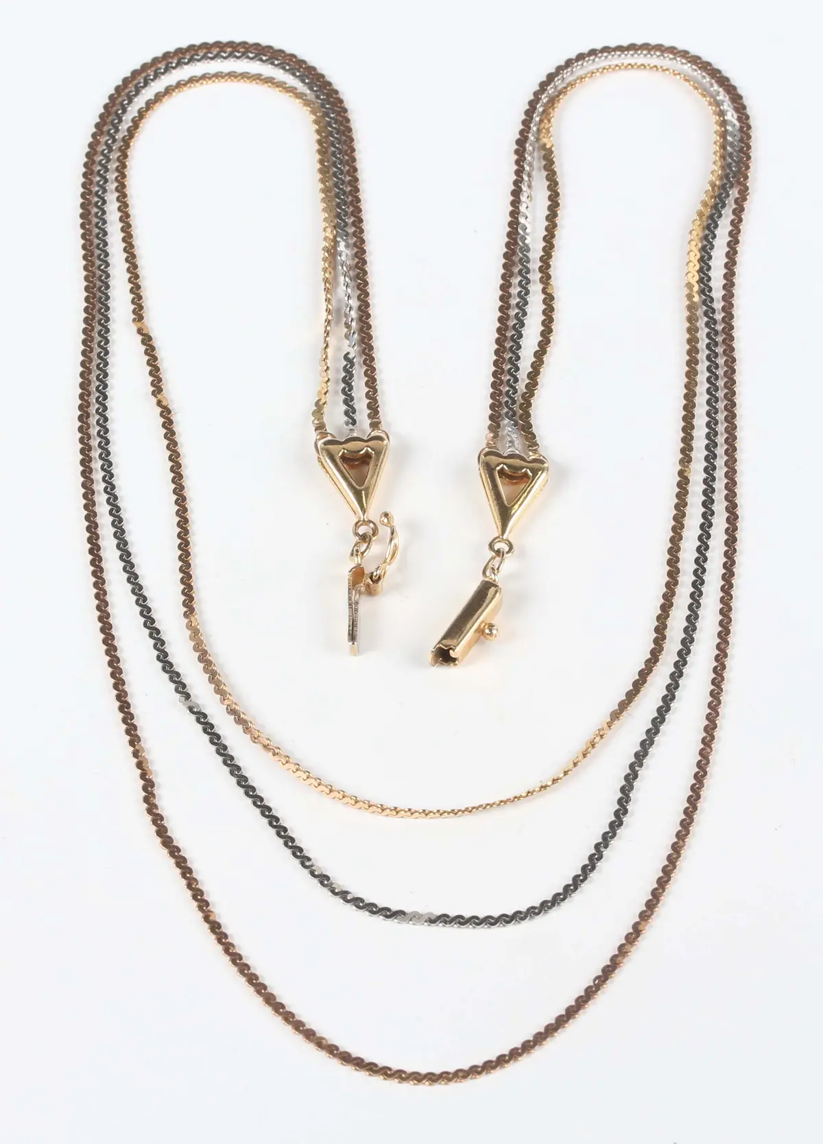 An Italian Unoaerre 9ct three colour gold three row serpentine link