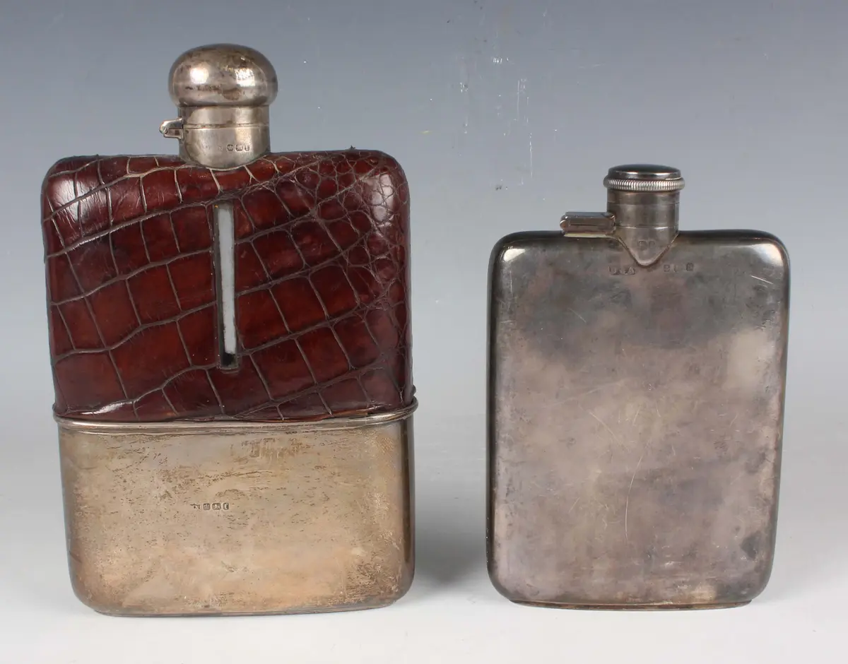 A George V silver hip flask with rotating hinged lid, Birmingham 1917