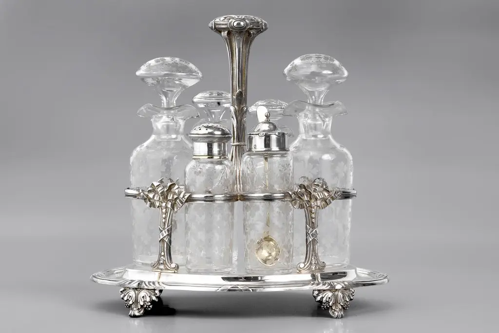 ODIOT. Serviteur de table en argent (950/1000e) et cristal. La monture