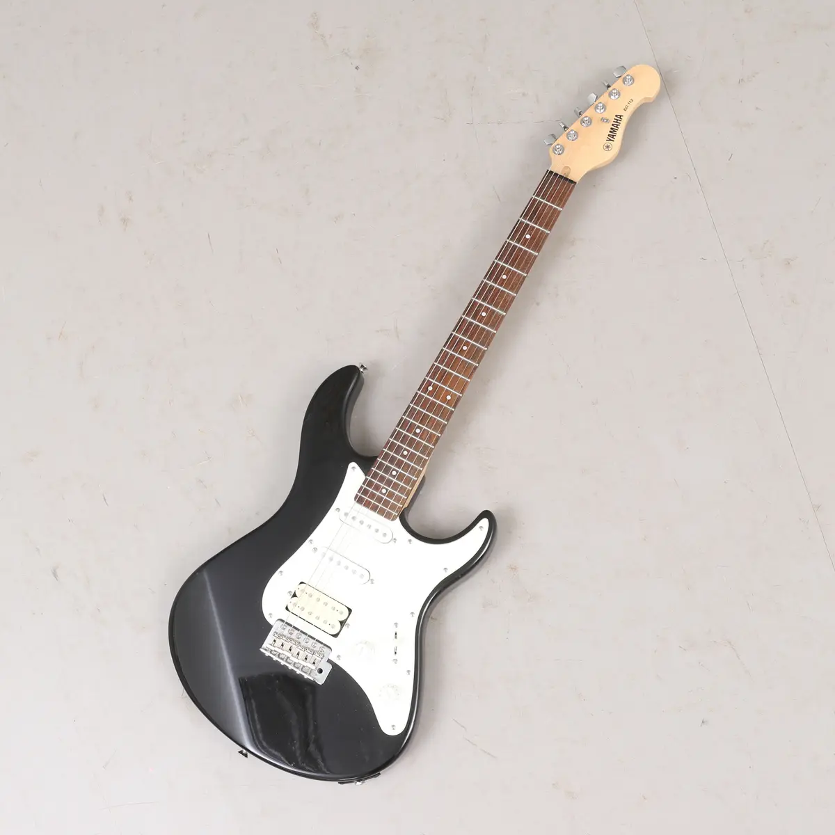ELGITARR, Yamaha EG 112.