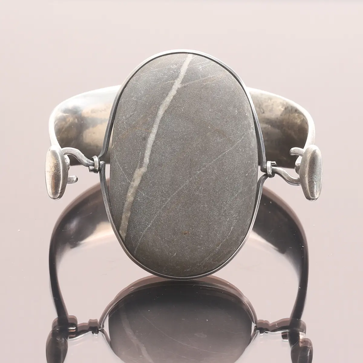 VIVIANNA TORUN BÜLOW-HÜBE. Armring, silver, egen verkstad, Frankrike 1950-tal.
