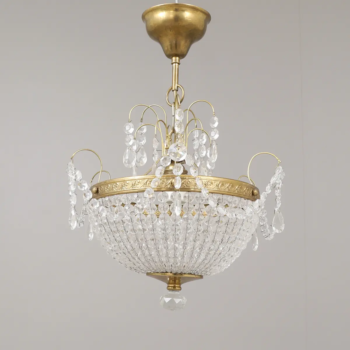 TAKLAMPA, mässing med prismor, 1900-talets första hälft.