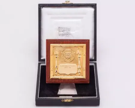 Emlyn Hughes a 9ct gold 1972-73 Division 1 League Championship Winners Plaque