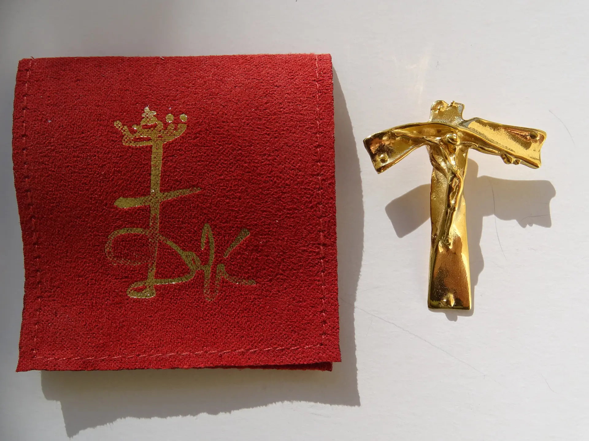 Salvador DALI (d'après) - Christ de Saint Jean de la Croix - Collier