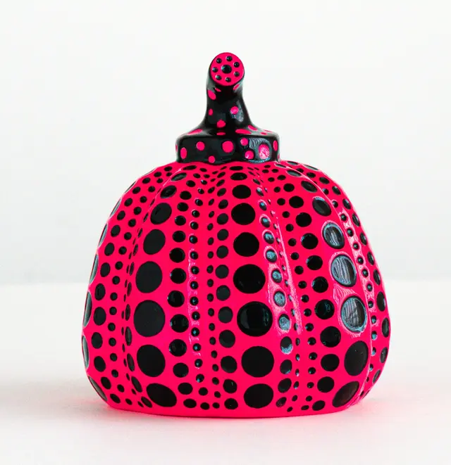 Yayoi KUSAMA - Mini Pumpkin (Black/Pink) - Résine peinte à la main
