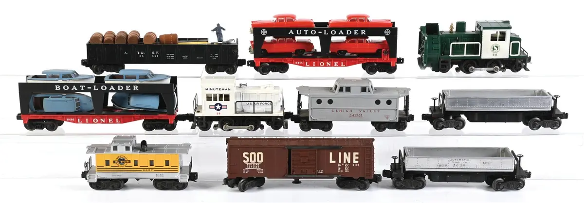 LOT OF 10: ASSORTED LIONEL O-GA. SWITCHER LOCOMOTIVES AND FREIGHT CARS