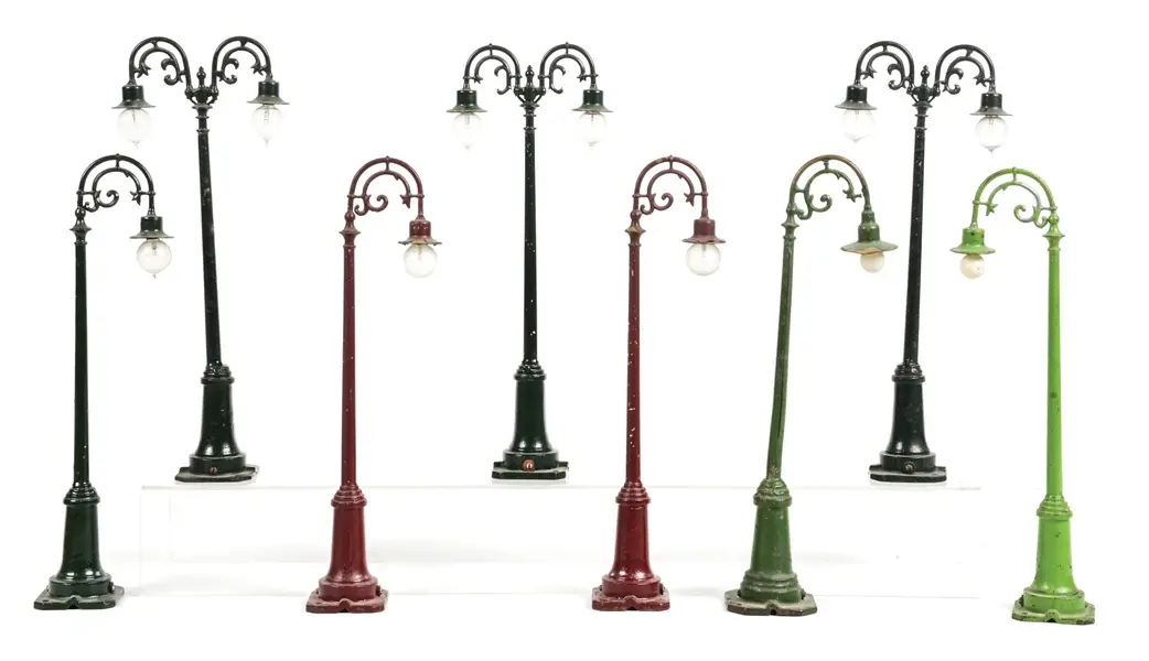 LOT OF 8: LIONEL STD. GA. DOUBLE AND SINGLE LAMP POSTS