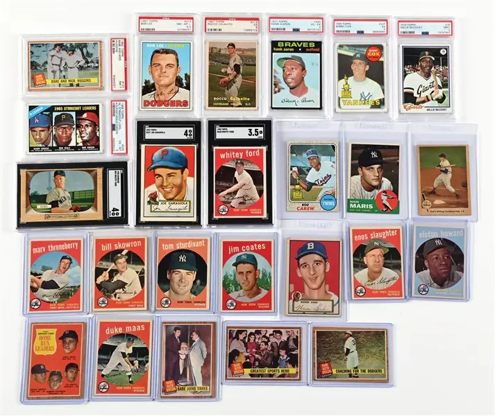 LARGE LOT OF VINTAGE BASEBALL CARDS.