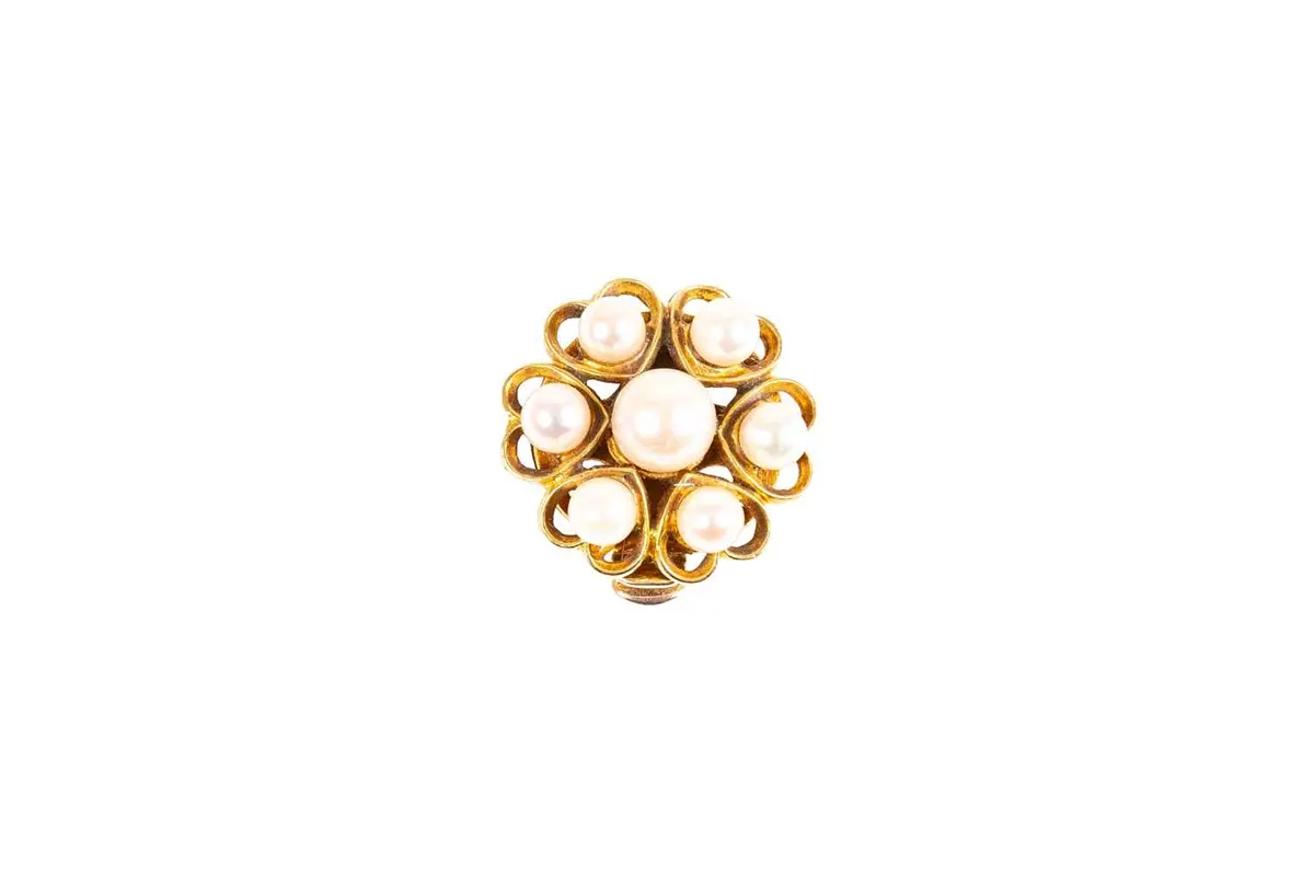 A 9 Carat Gold Cultured Pearl Clip