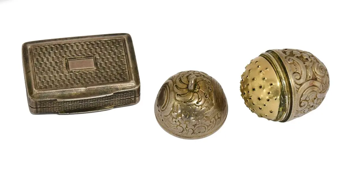 A George IV Silver Vinaigrette and a George III Silver Nutmeg-Grater