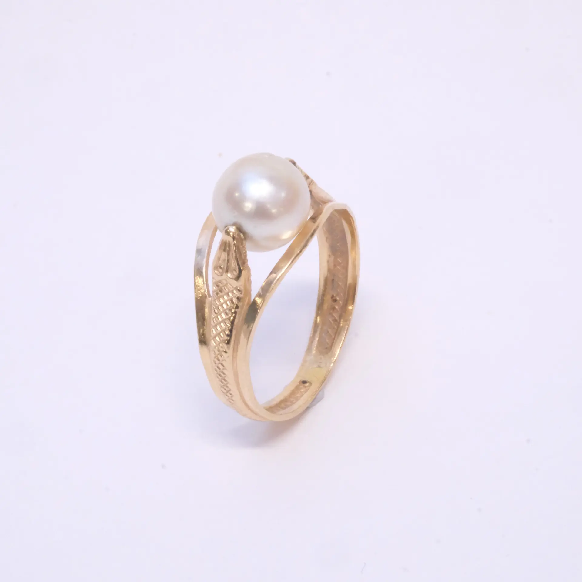 RING MED PÄRLA, 18K GULD.