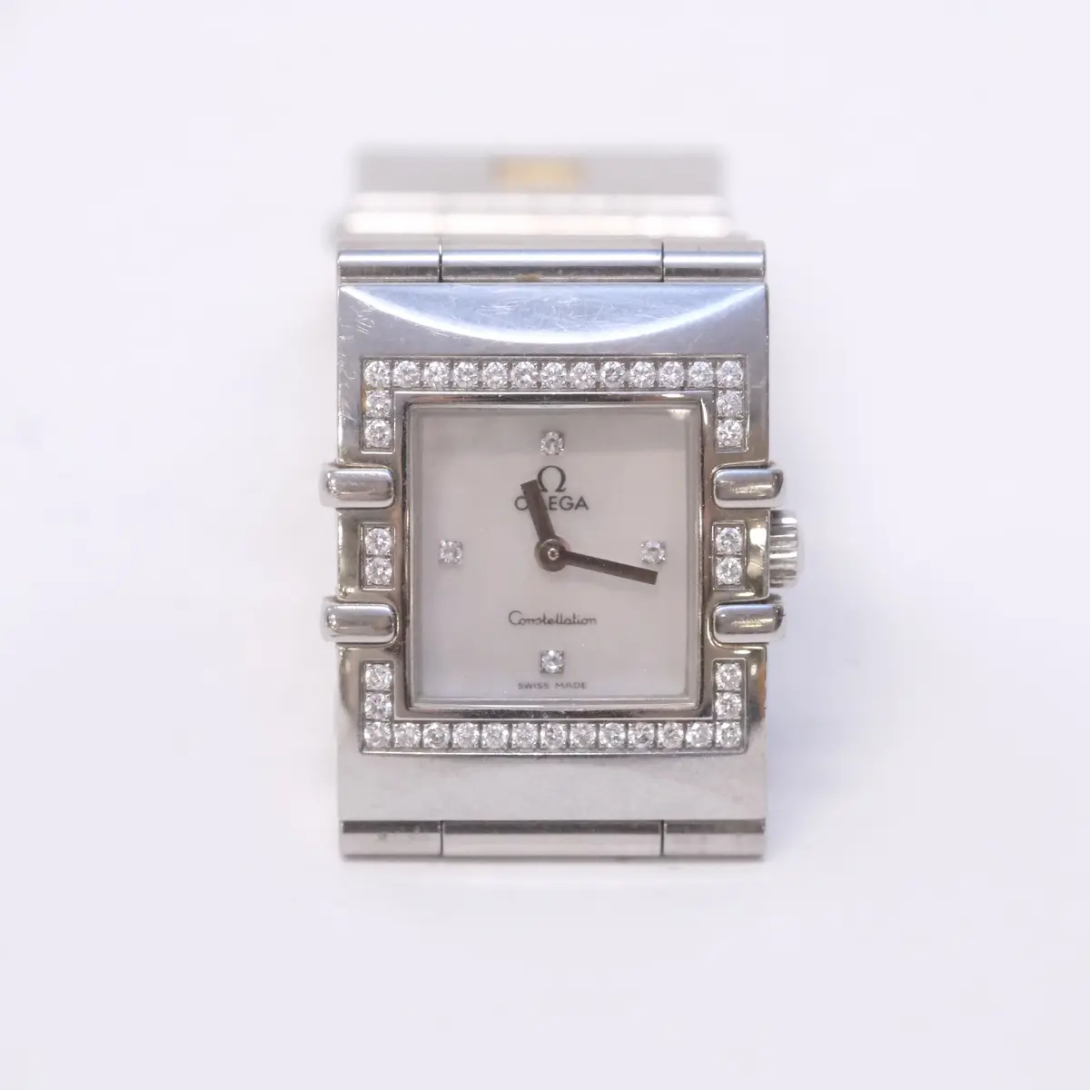 OMEGA. DAMARMBANDSUR. "CONSTELLATION QUADRA". CA ÅR 2000.