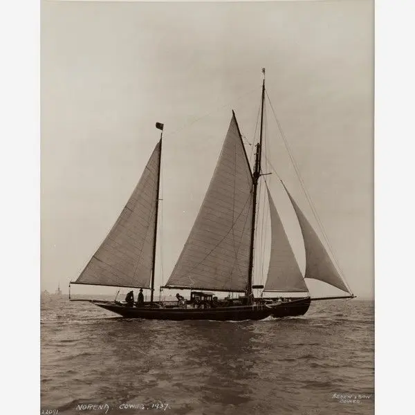 Early silver gelatin photographic print by Beken of Cowes – Yacht