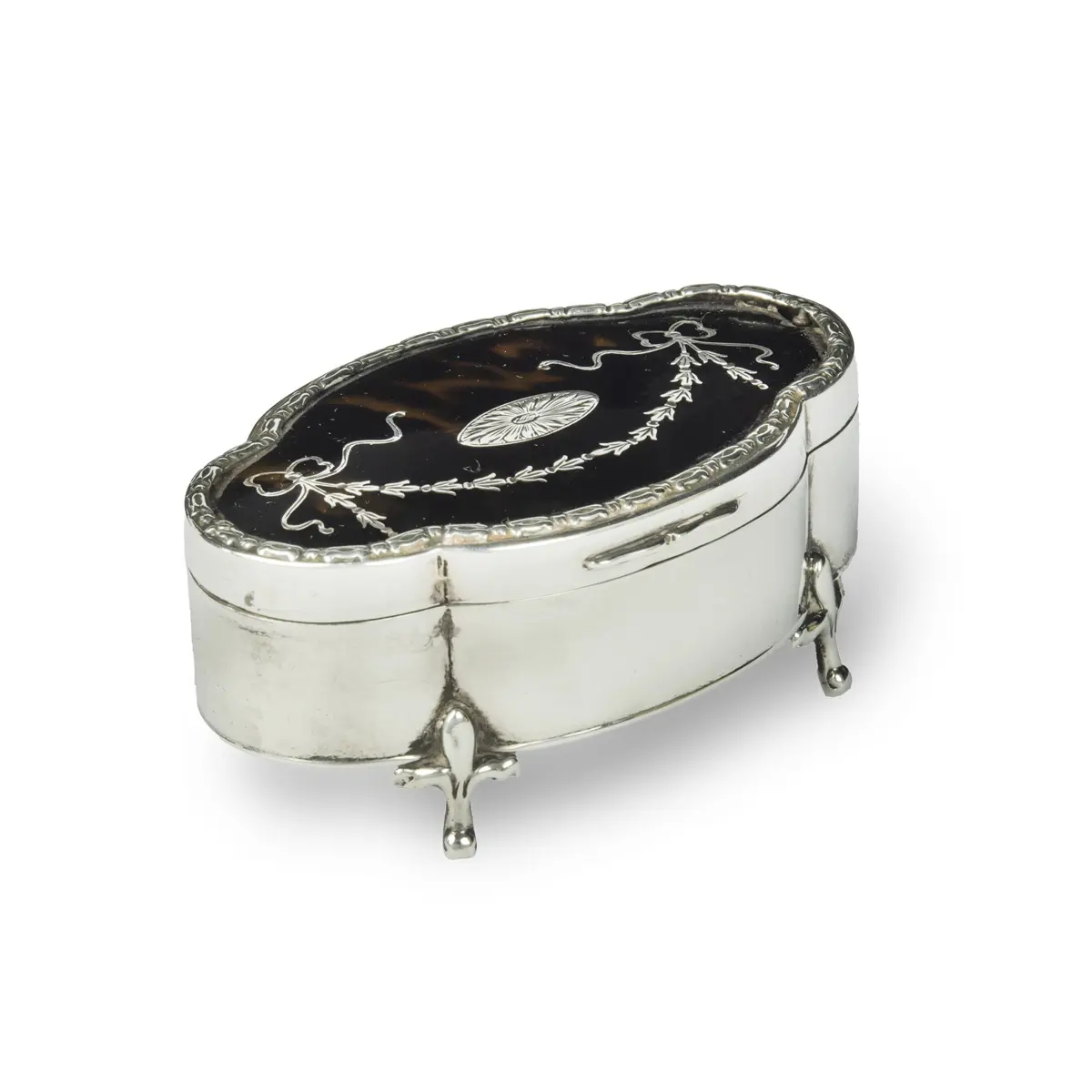 A small lobed oval tortoiseshell piqué patch pot