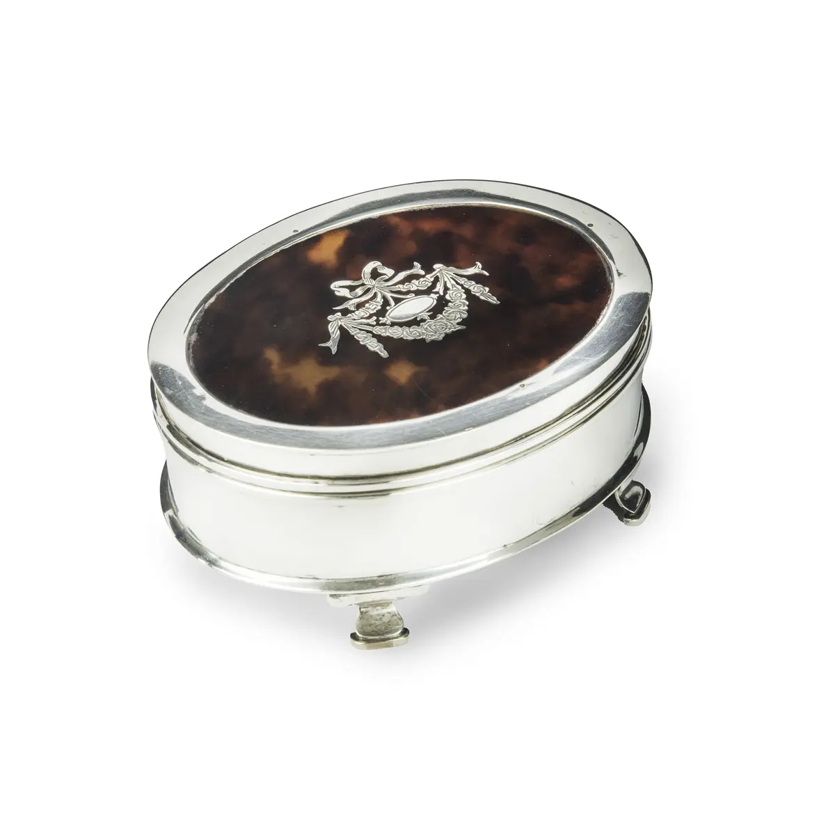 A small oval tortoiseshell piqué patch pot