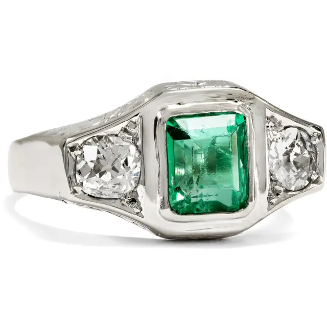 Luxurious Art Deco Ring with Colombian Emerald & Diamonds, c. 1935