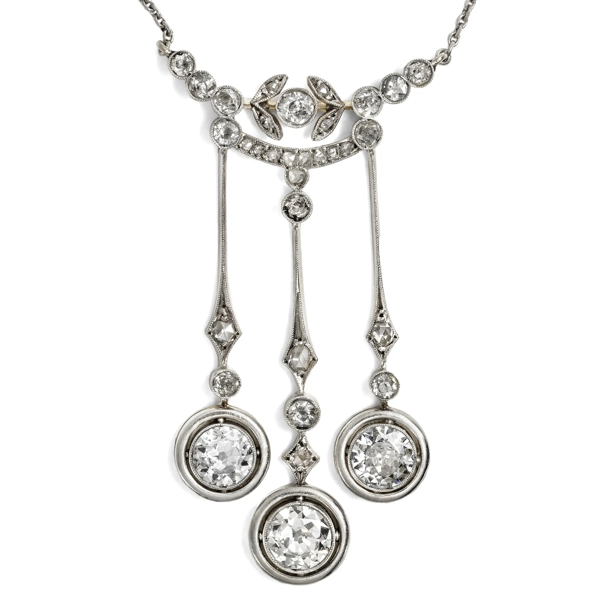 Luxurious Garland Style Necklace with 3.20 ct Diamonds, c. 1910