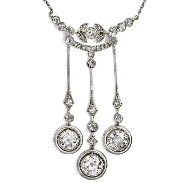 Luxurious Garland Style Necklace with 3.20 ct Diamonds, c. 1910