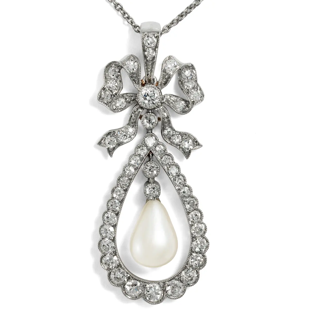 Elegant Pendant with a Natural Saltwater Pearl and Diamonds in Platinum