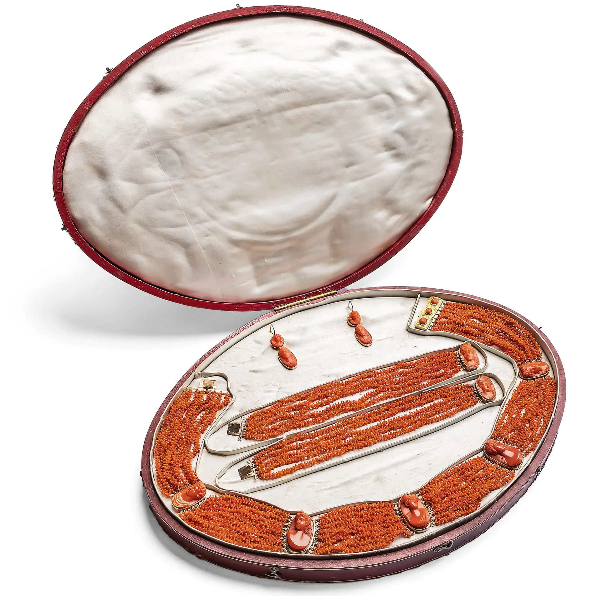 Antique Coral Parure Comprising a Necklace, Bracelets and Earrings