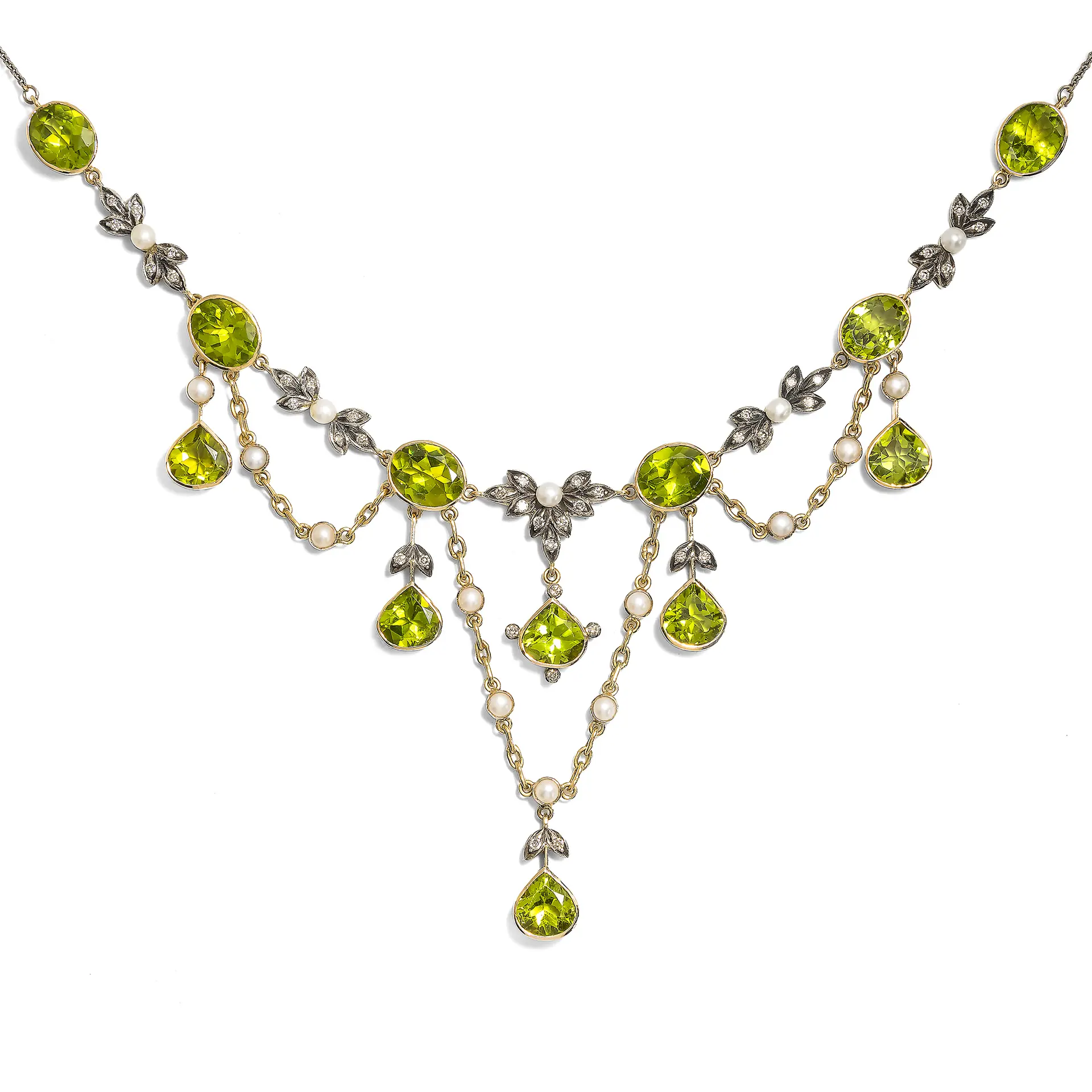 Romantic Vintage Necklace with Peridot and Pearls in a Historic Style