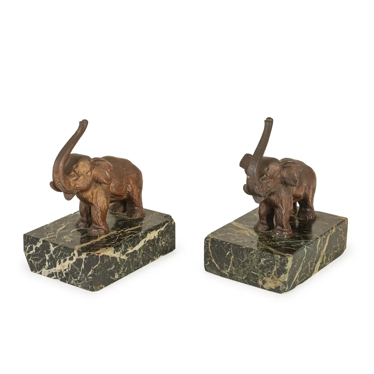 COPPIA DI PICCOLE SCULTURE IN BRONZO PATINATO, XX SECOLO