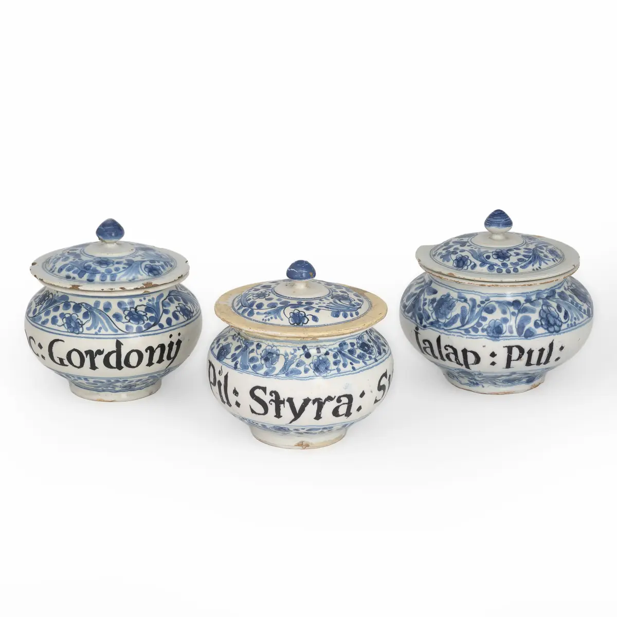TRE PILLOLIERE IN MAIOLICA TRICROMA, FORNACE DEL XVIII-XIX SECOLO