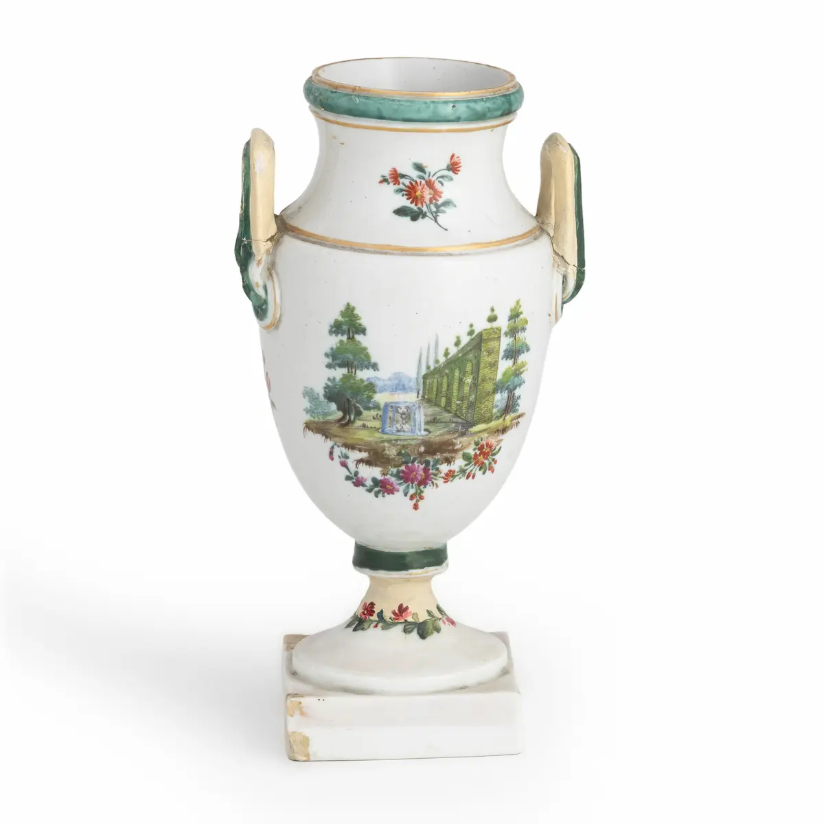 VASO DECORATIVO IN PORCELLANA POLICROMA, MANIFATTURA COZZI, CIRCA 1770