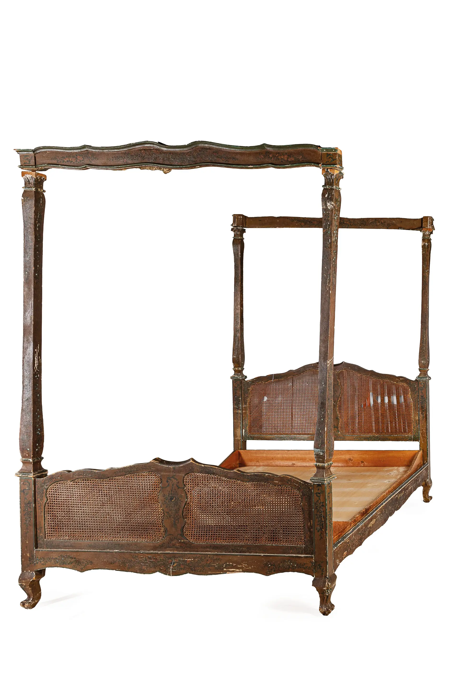 LETTO A BALDACCHINO E COPPIA DI COMODINI IN LEGNO DIPINTO, XIX-XX SECOLO