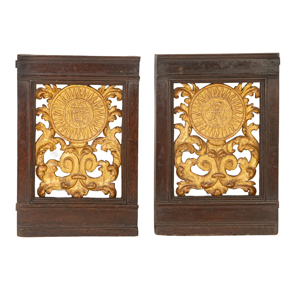 COPPIA DI ELEMENTI DECORATIVI IN LEGNO DORATO, XVII-XVIII SECOLO